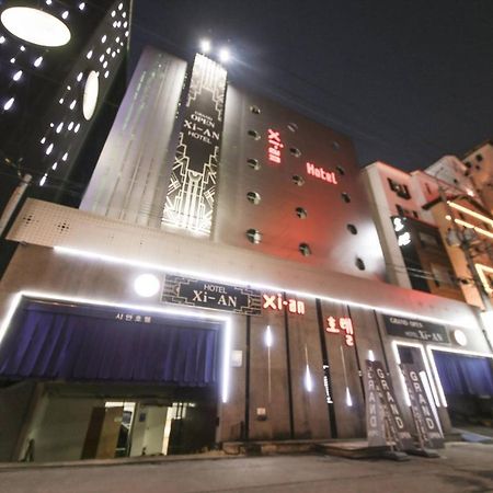 Xian Hotel Čchongdžu Exteriér fotografie
